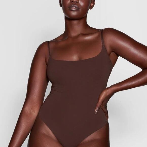SKIMS Fits Everybody Cami Bodysuit Scoop Neck Seamless Cocoa Brown NWOT 4XL - Picture 1 of 7